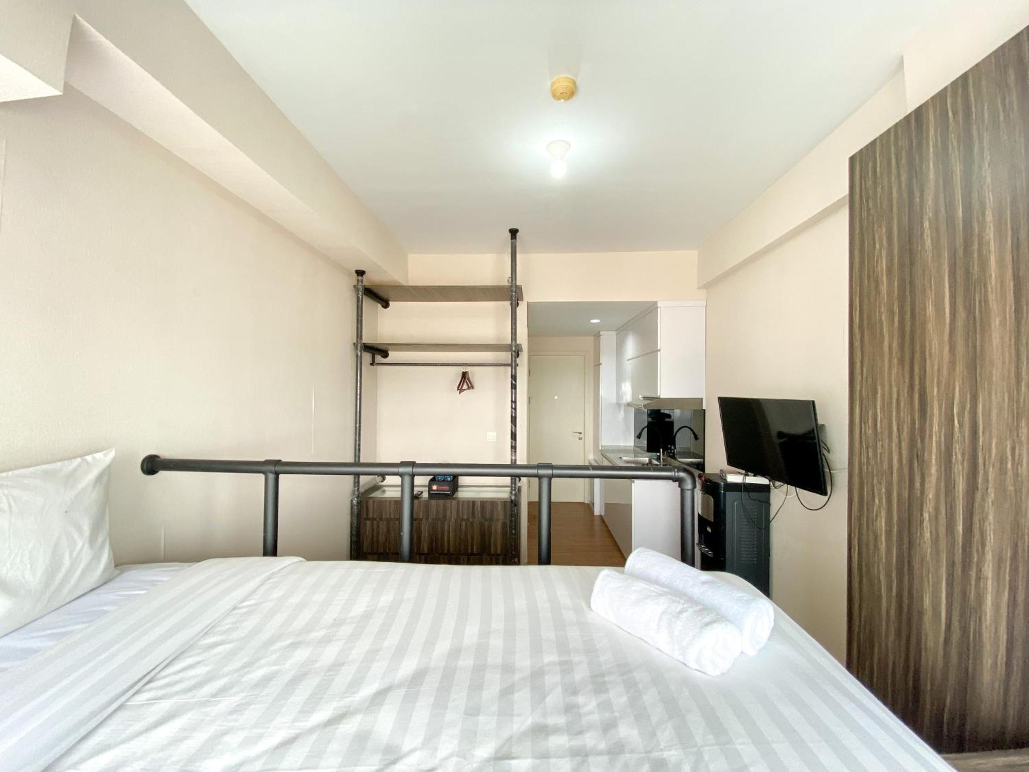 Luxury And Minimalist At Patraland Urbano By Travelio Apartemen